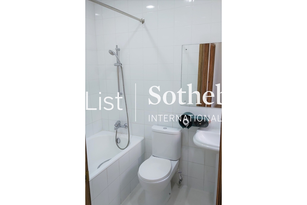 Marina Cove 匡湖居 | Guest Bathroom