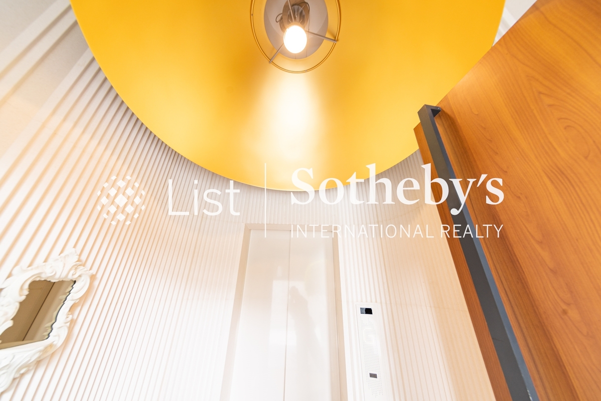 Pulsa 淺水灣108 | Internal Staircase