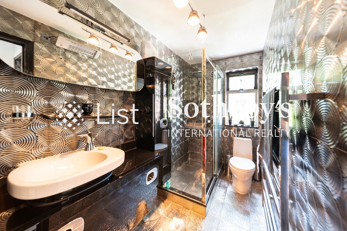 Hoi Ha 海下 | First Guest Bathroom