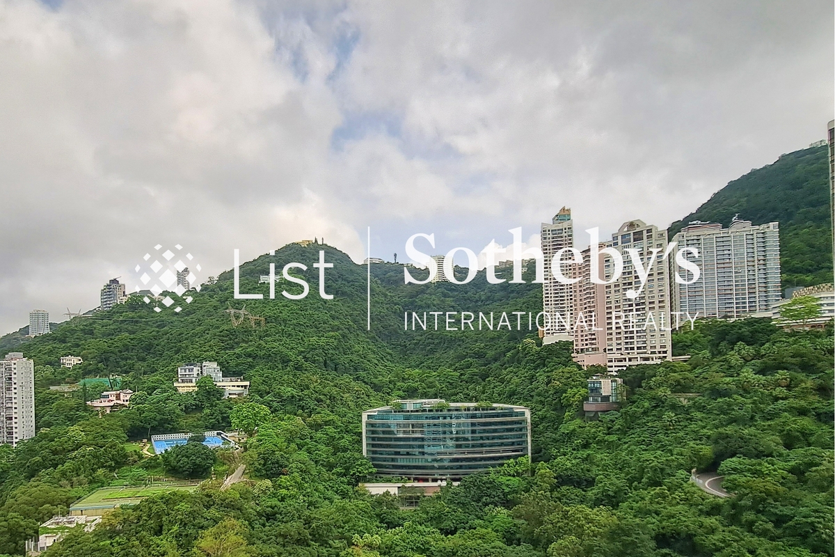 Pacific Place Apartment 太古廣場服務式公寓 | View from Living and Dining Room