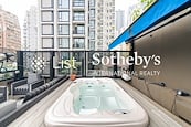 Tung Street 东街 | jJacuzzi on the Private Roof Terrace