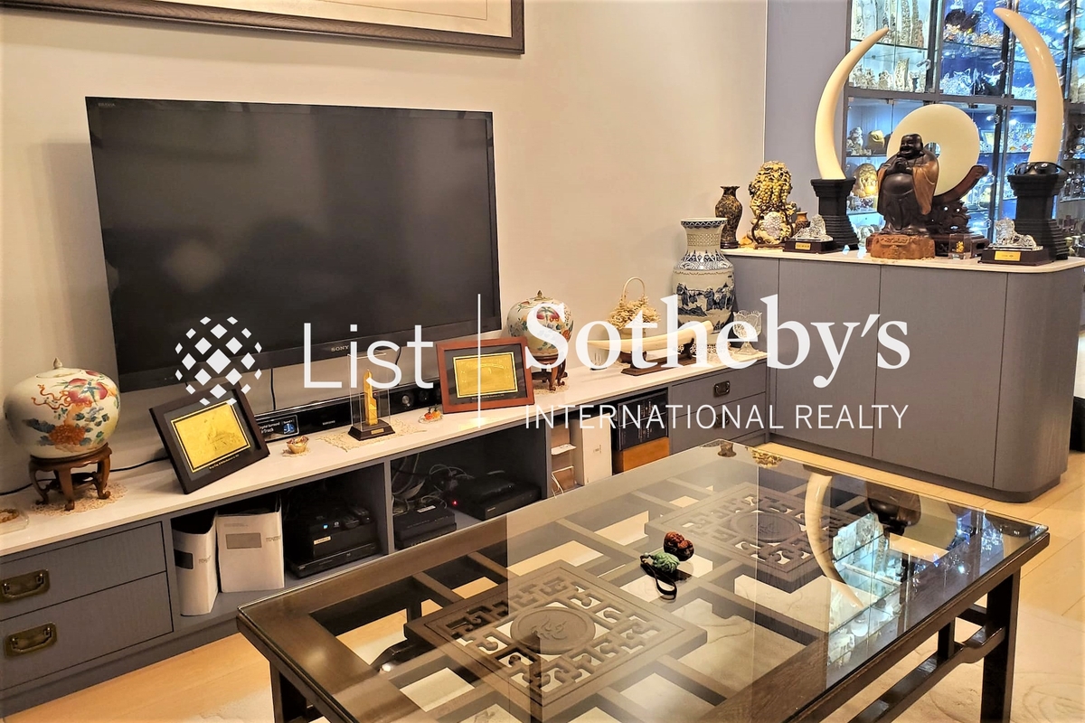 Victoria Skye 天寰 |  Living and Dining Room