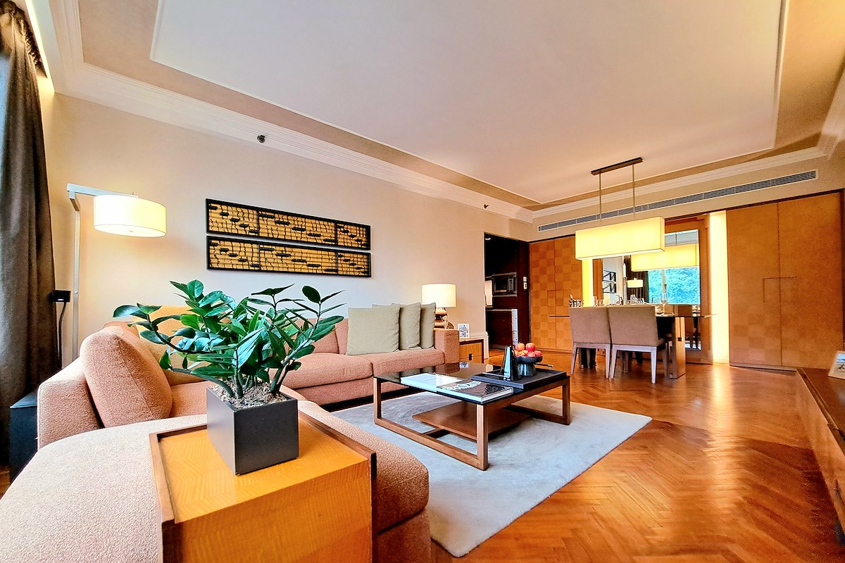 Pacific Place Apartment 太古广场服务式公寓 | Living and Dining Room