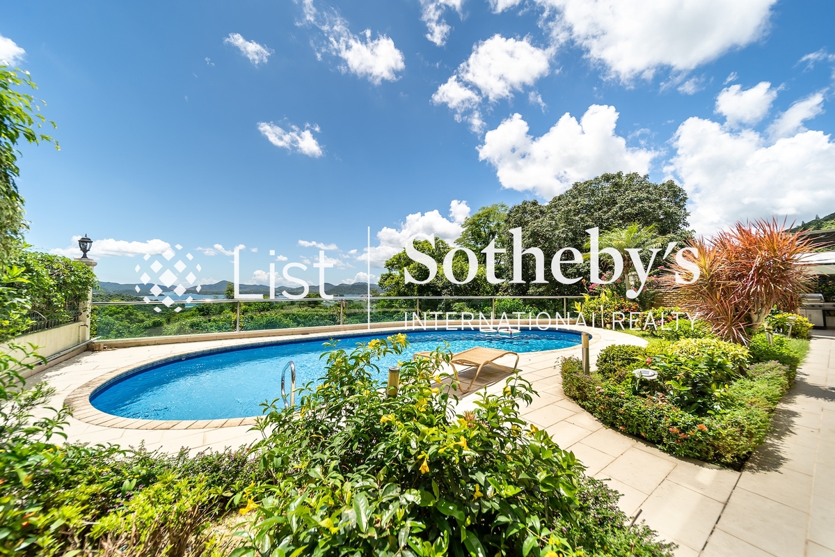 Nam Shan 南山 | Private Garden off Living and Dining Room