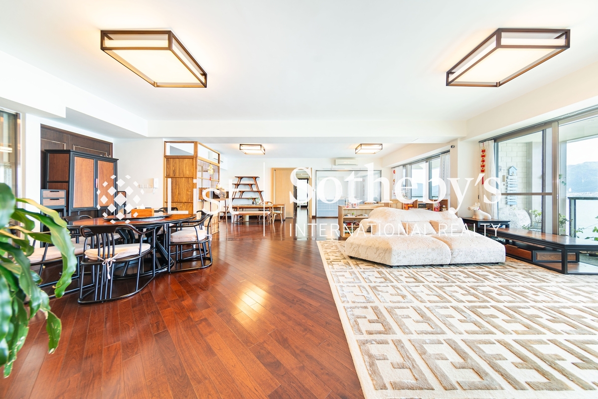 Mayfair by the Sea II 逸瓏灣 II | Living and Dining Room