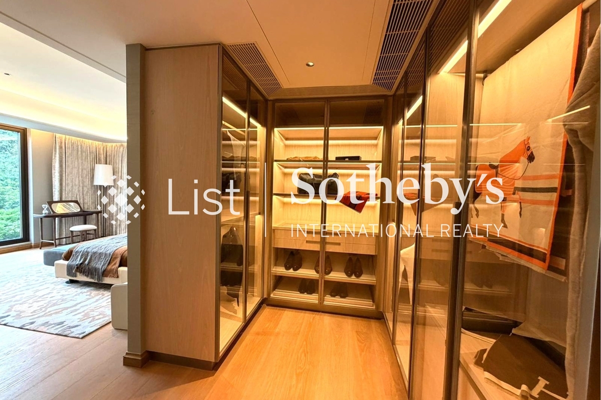 High Peak 寶峰 | Built-in Wardrobe in Master Bedroom 