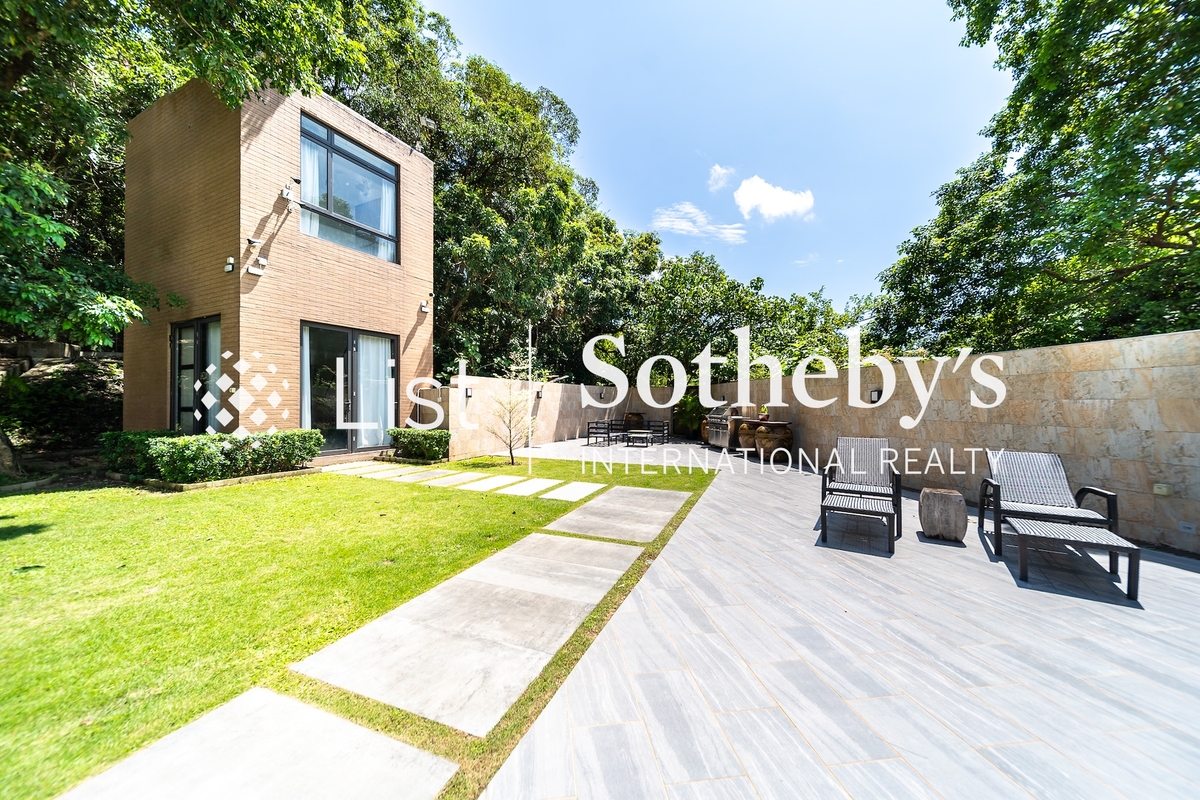 Pak Tam Chung 北潭涌 | Private Garden off Living and Dining Room