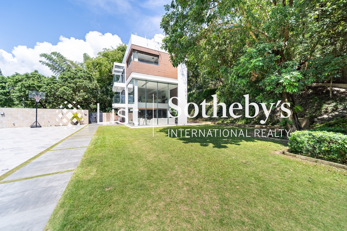 Pak Tam Chung 北潭涌 | Private Garden off Living and Dining Room