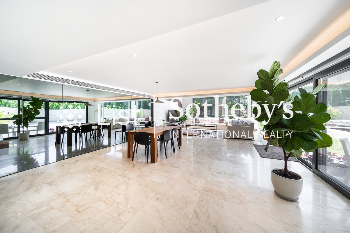 Pak Tam Chung 北潭涌 | Living and Dining Room