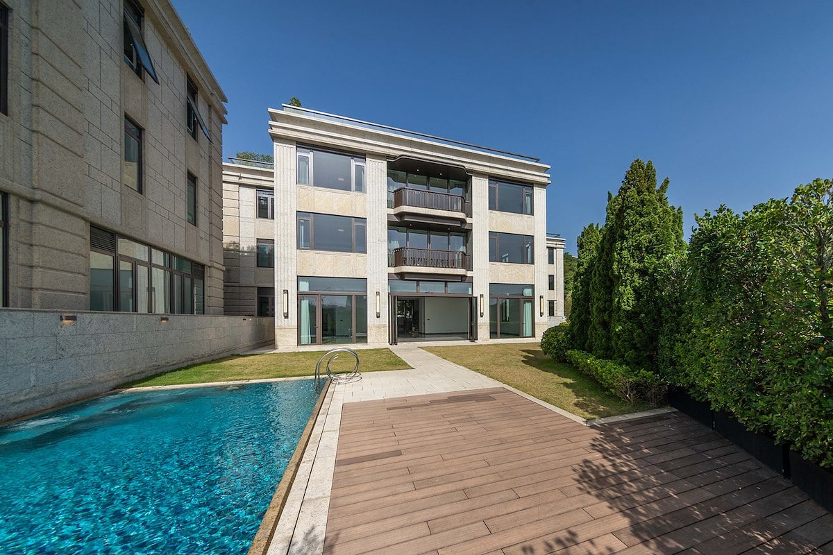 No.15 Shouson 壽臣山15號 | Private Garden off Living and Dining Room