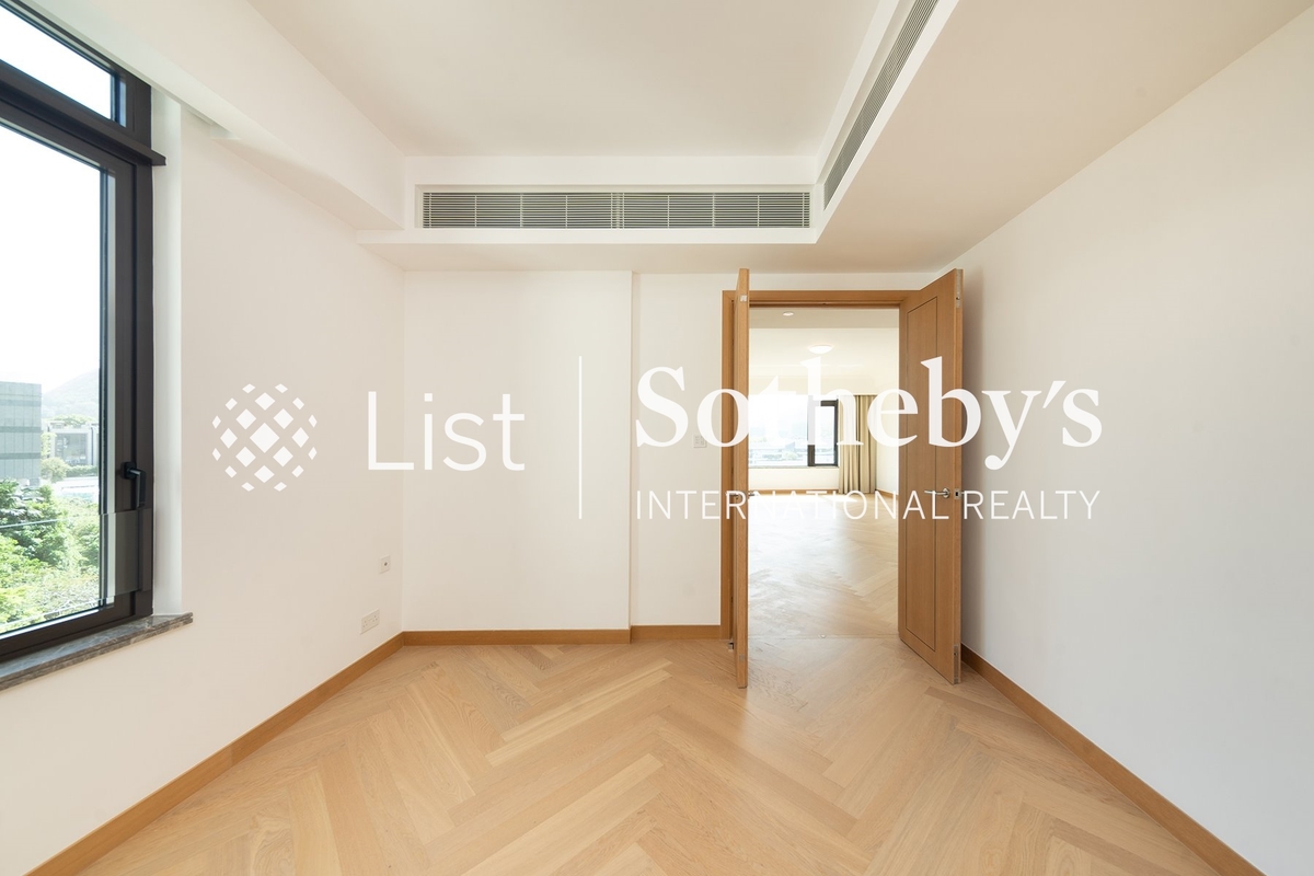 No.15 Shouson 壽臣山15號 | Dressing Room in Ffith Bedroom