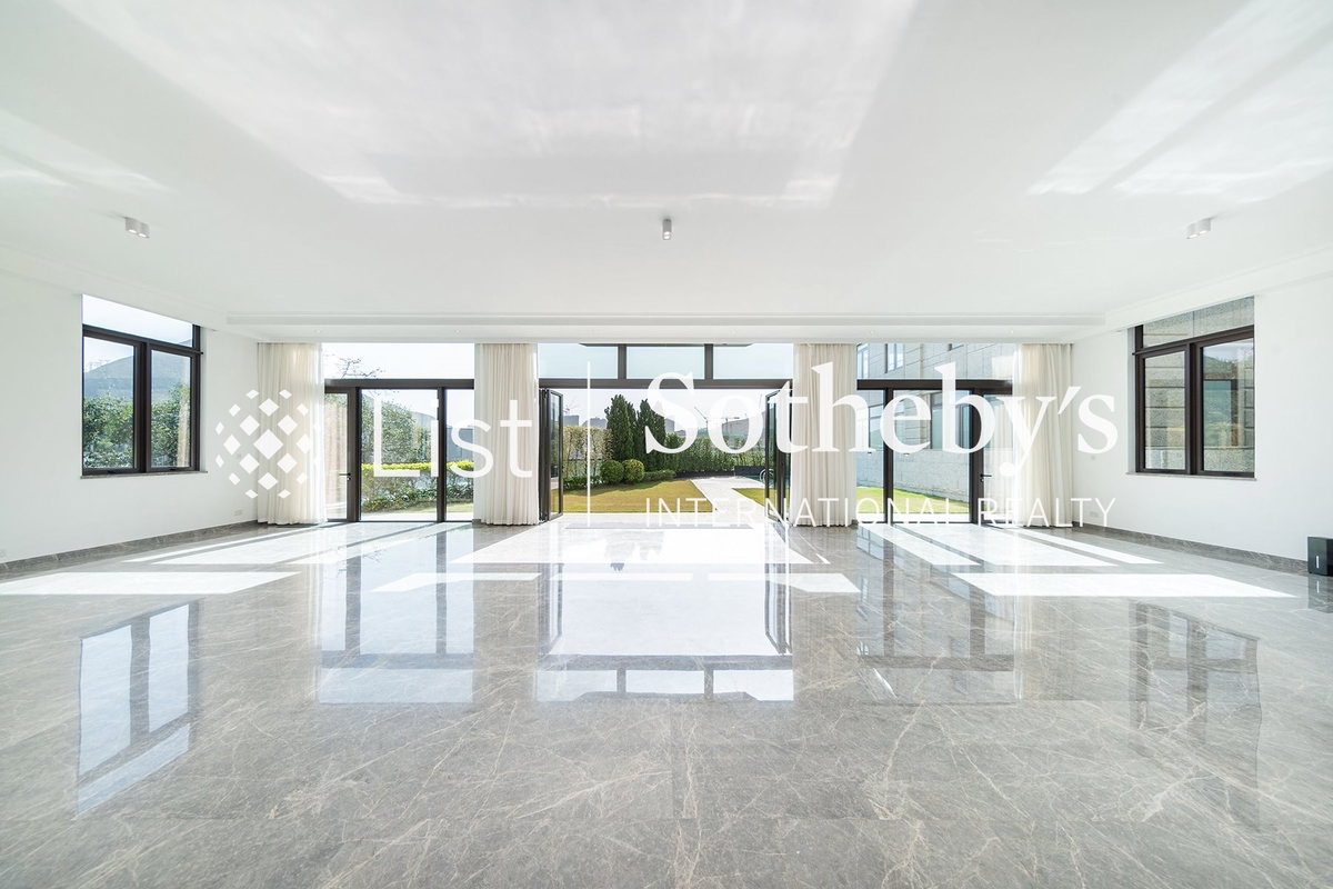 No.15 Shouson 壽臣山15號 | Living and Dining Room