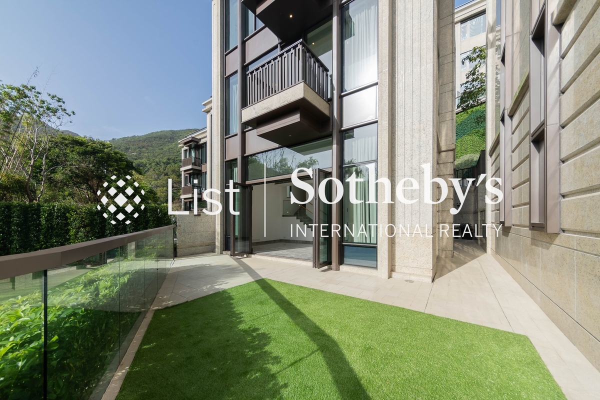 No.15 Shouson 壽臣山15號 | Private Garden off Living and Dining Room