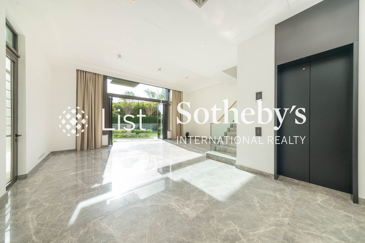 No.15 Shouson 壽臣山15號 | Living and Dining Room