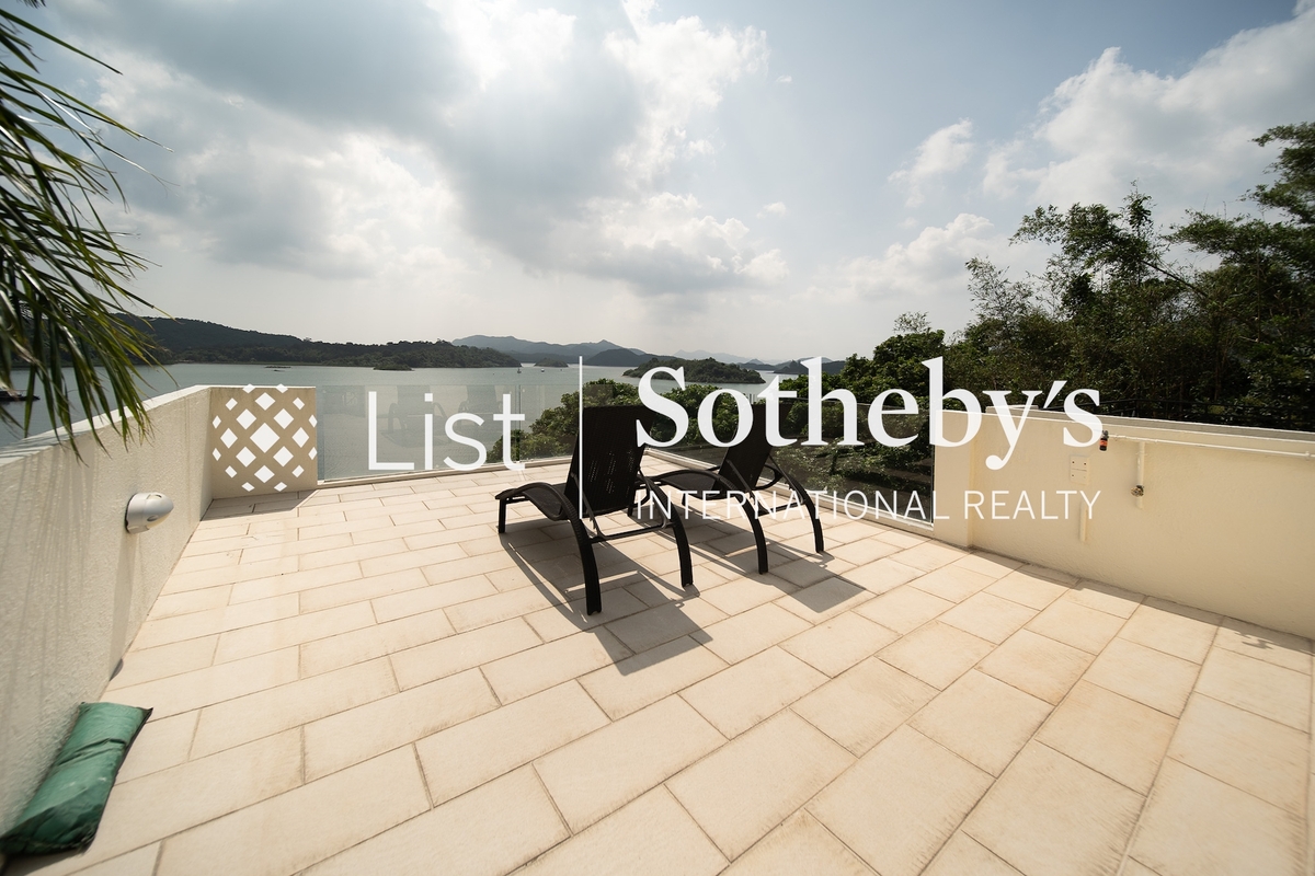 Wong Keng Tei 黃麖地 | Private Roof Terrace