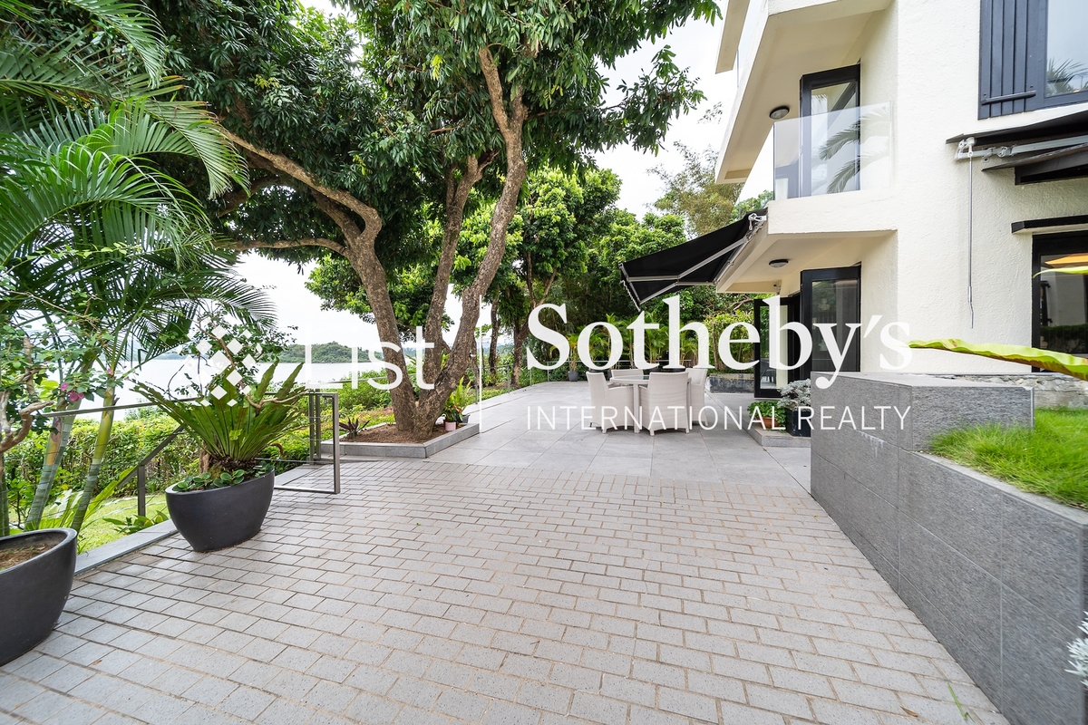 Wong Keng Tei 黃麖地 | Private Terrace off Living and Dining Room