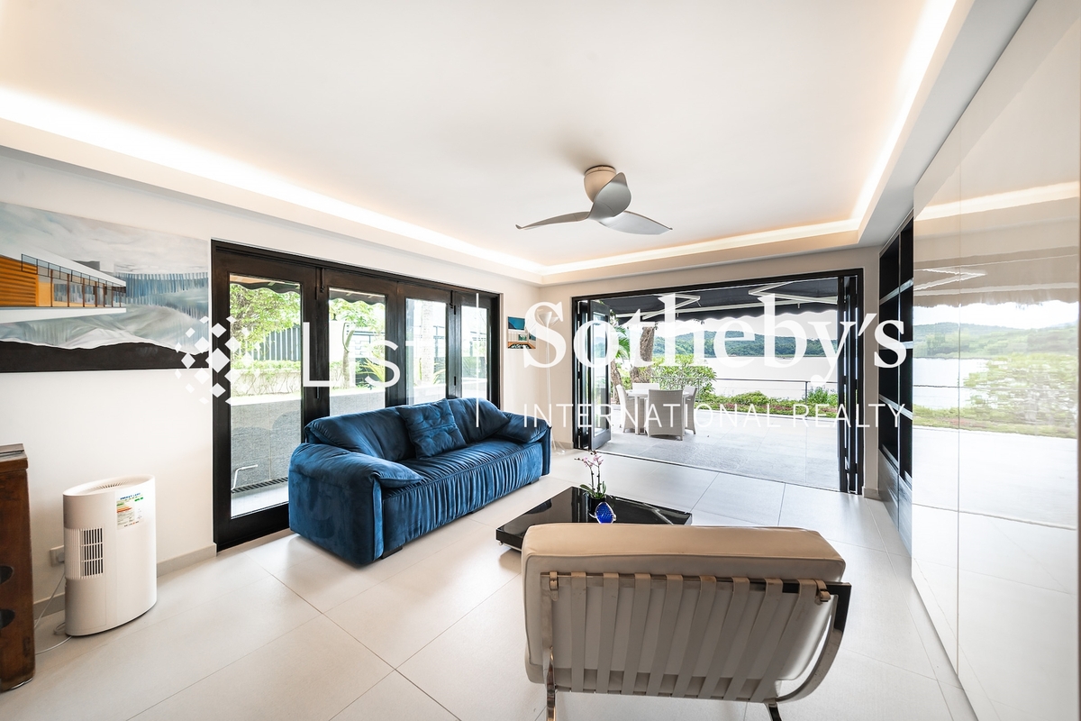 Wong Keng Tei 黃麖地 | Living & Dining Room