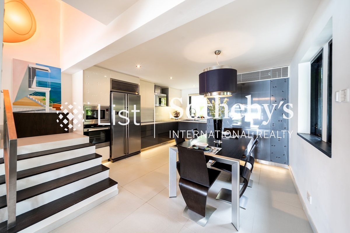 Wong Keng Tei 黃麖地 | Living & Dining Room