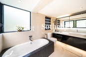 Wong Keng Tei 黃麖地 | Guest House Master Bathroom