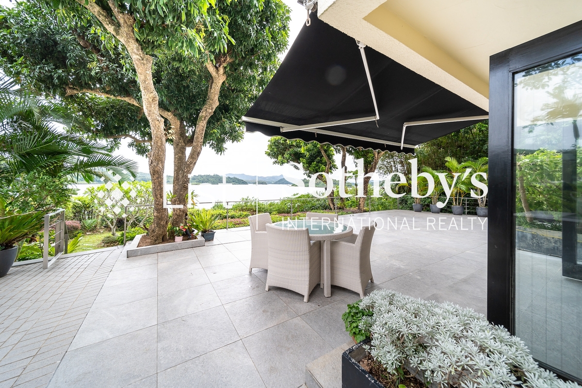 Wong Keng Tei 黃麖地 | Private Terrace