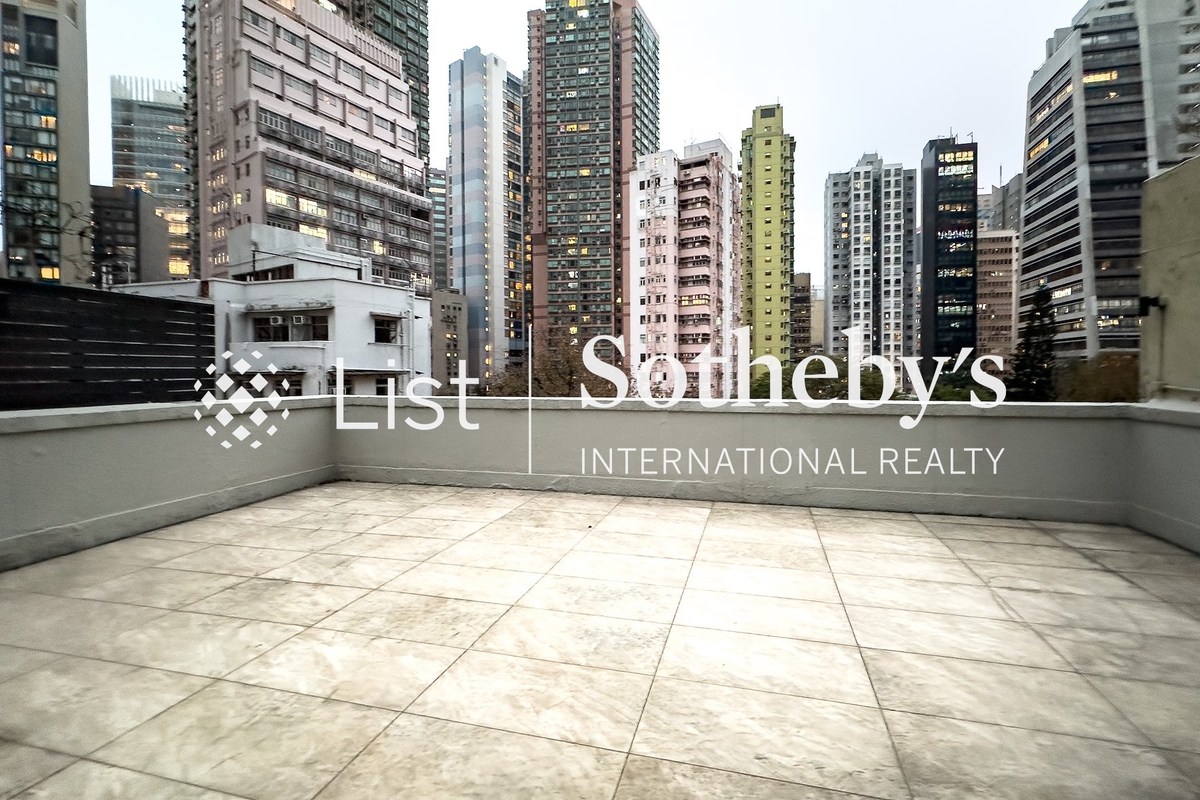 242-244 Hollywood Road 荷李活道242-244號 | Private Roof Terrace