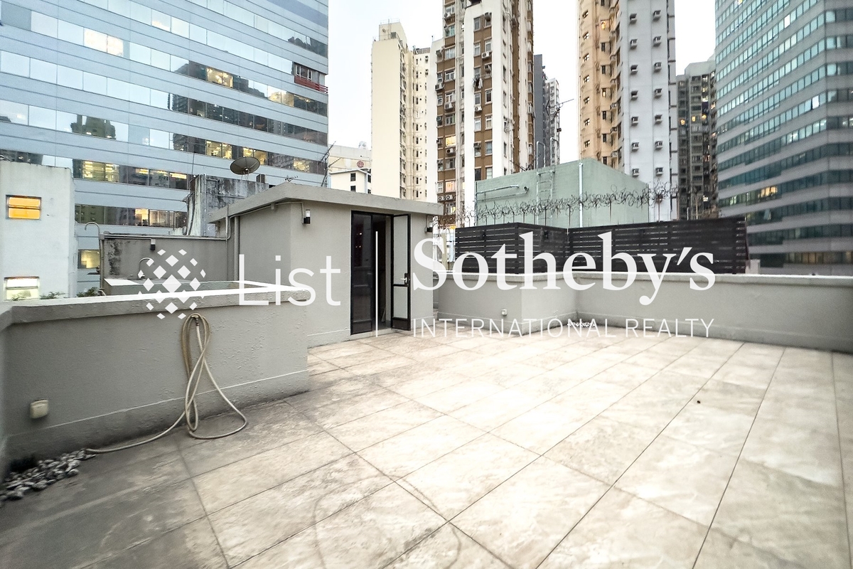 242-244 Hollywood Road 荷李活道242-244號 | Private Roof Terrace