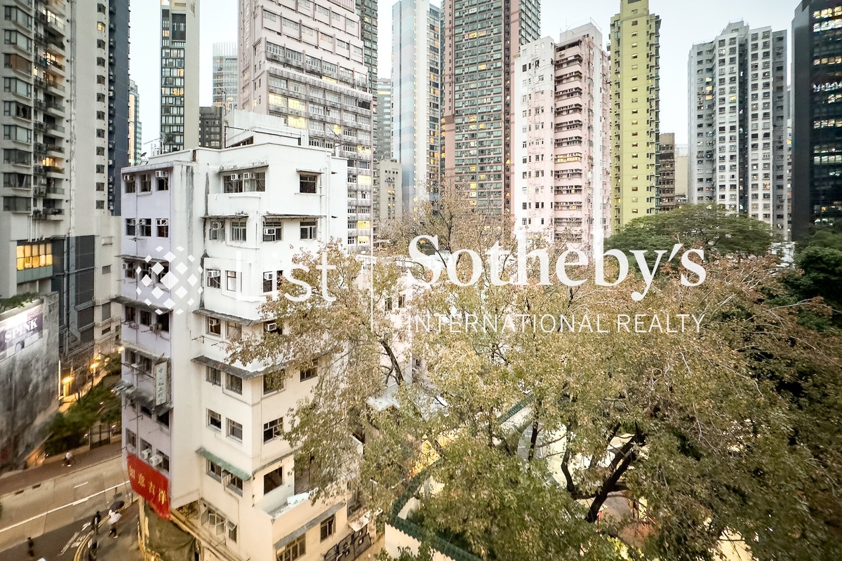 242-244 Hollywood Road 荷李活道242-244號 | View from Private Roof Terrace