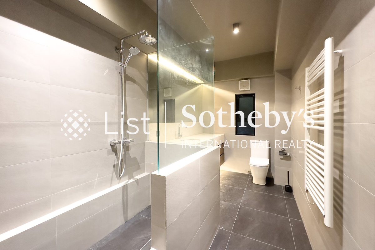 242-244 Hollywood Road 荷李活道242-244號 | Master Bathroom