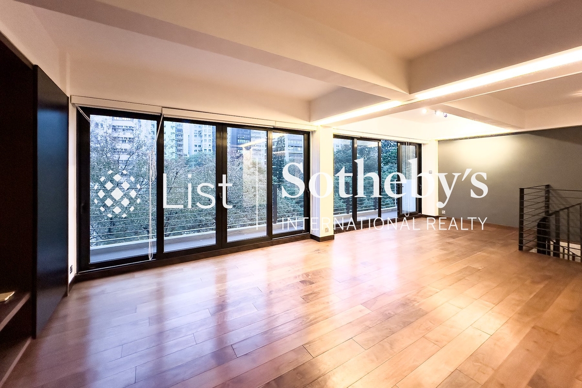 242-244 Hollywood Road 荷李活道242-244號 | Living and Dining Room