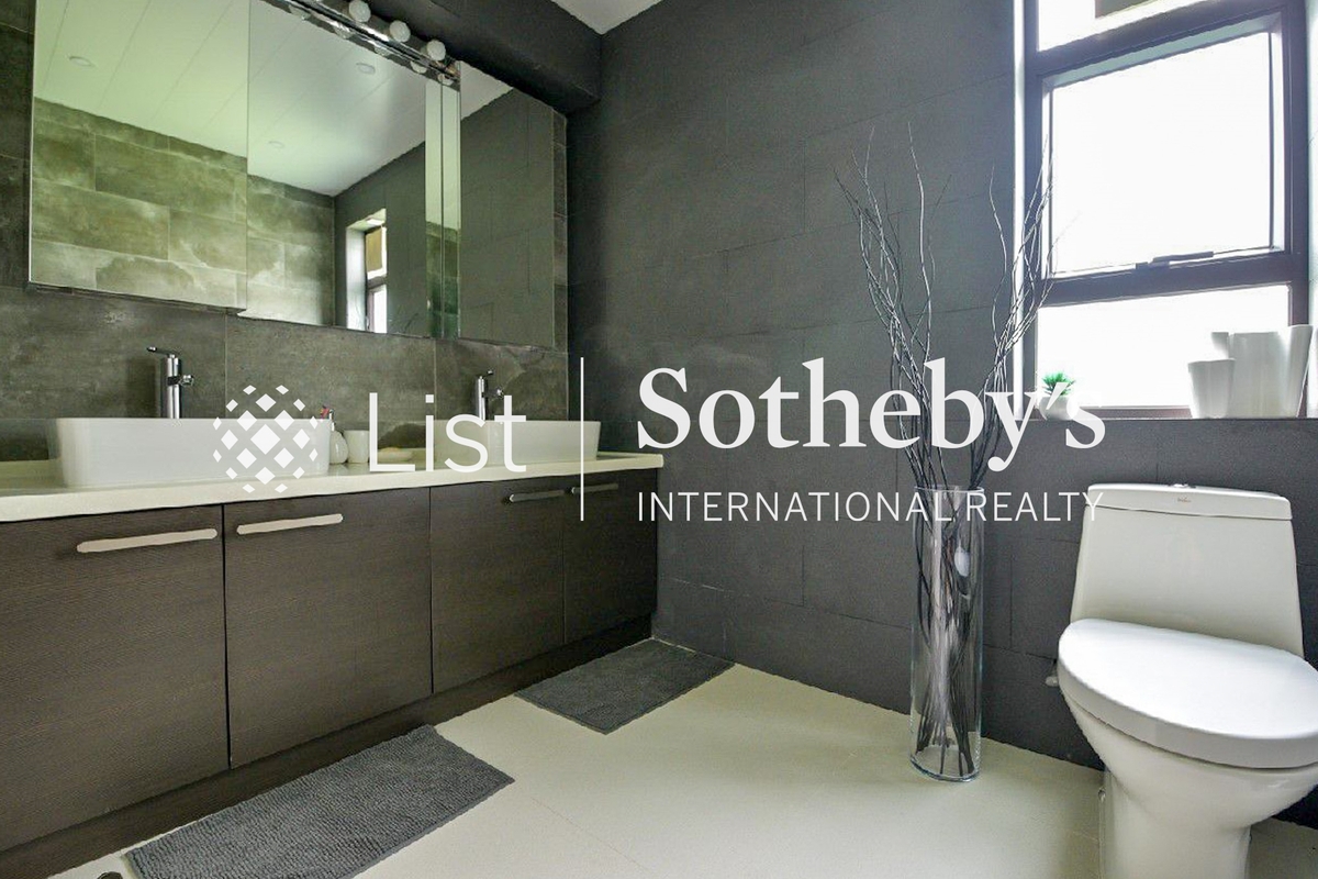 Cheung Sha Sheung Tsuen 長沙上村 | Guest Bathroom