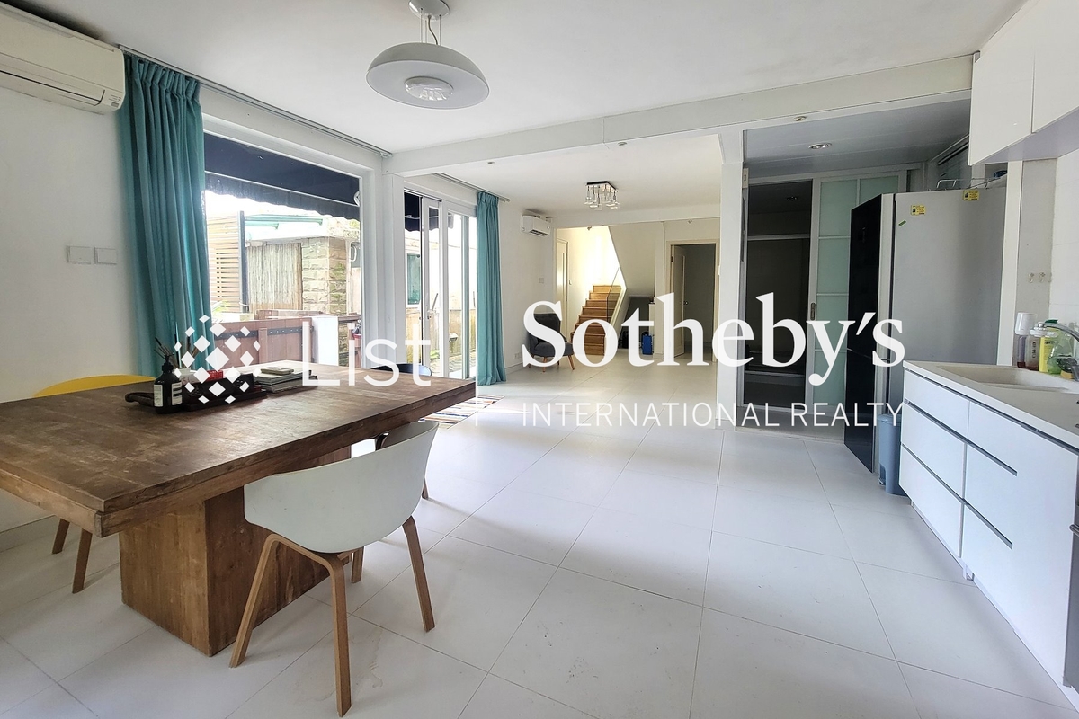 Sheung Sze Wan 相思灣 | Living and Dining Room