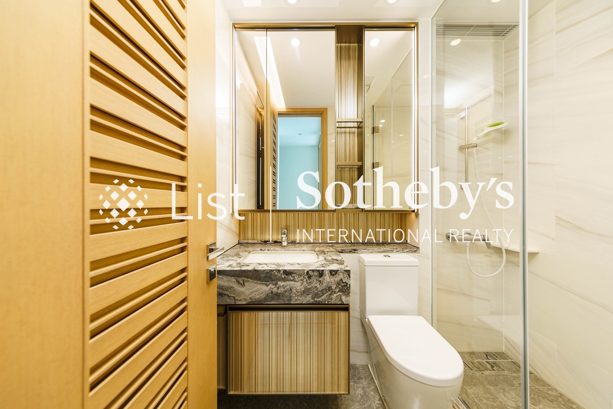 133 Portofino 133 Portofino | Guest Bathroom