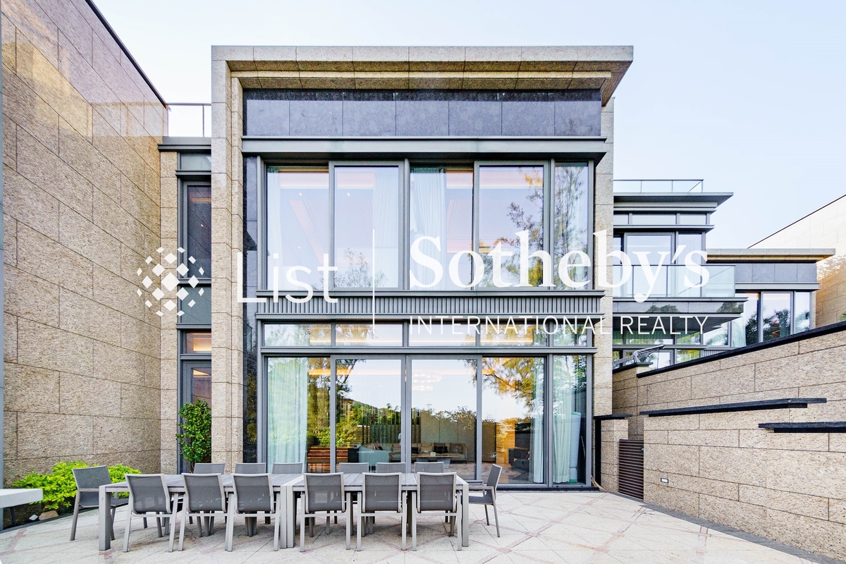 3 Clear Water Bay 清水灣 . 3號 | Private Garden off Living and Dining Room