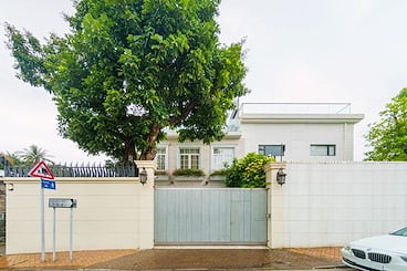 Surrey Road 舒梨道 | 