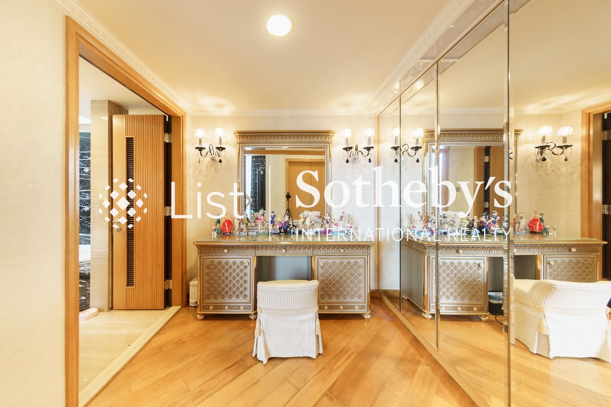 Peak One 壹號雲頂 | Dressing Area in Master Bedroom 