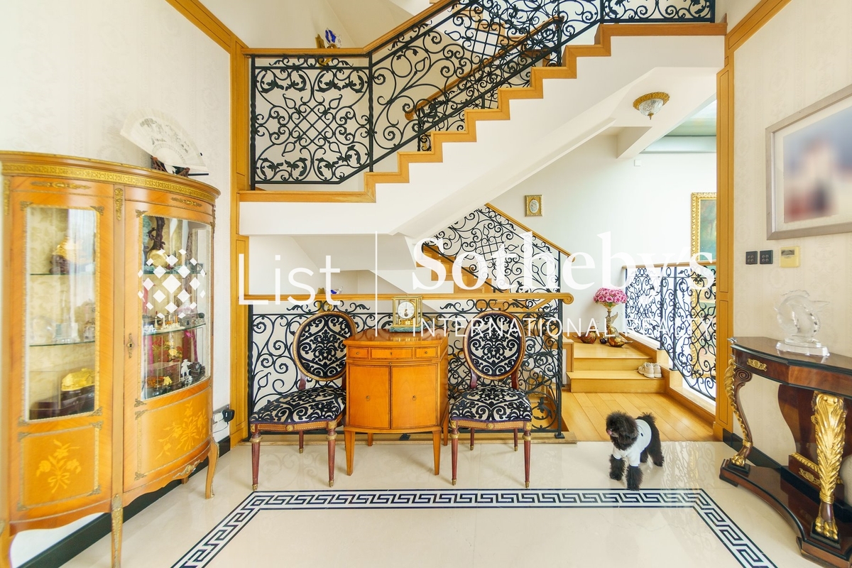 Peak One 壹號雲頂 | Internal Staircase