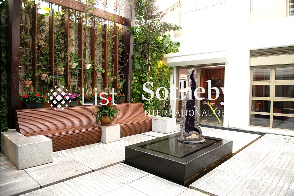 Kent Road 根德道 | Private Garden off Living Room