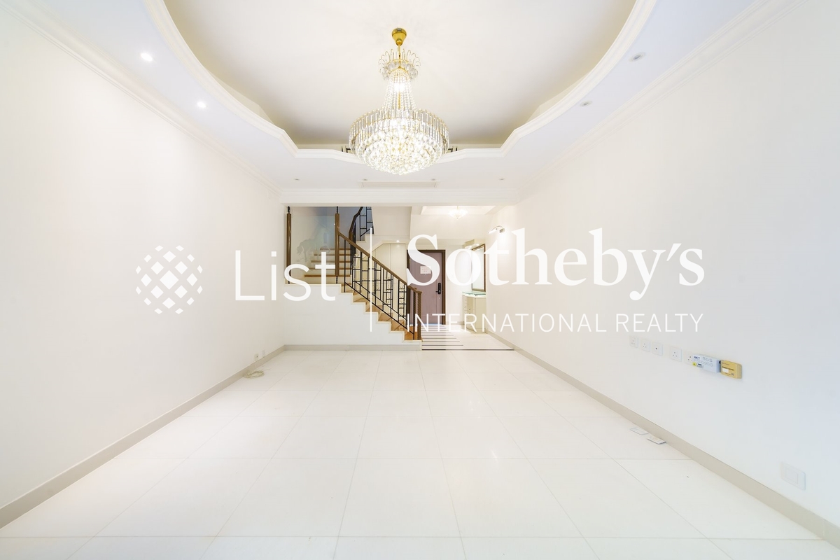 Conwell Villa 康豪苑 | Living and Dining Room