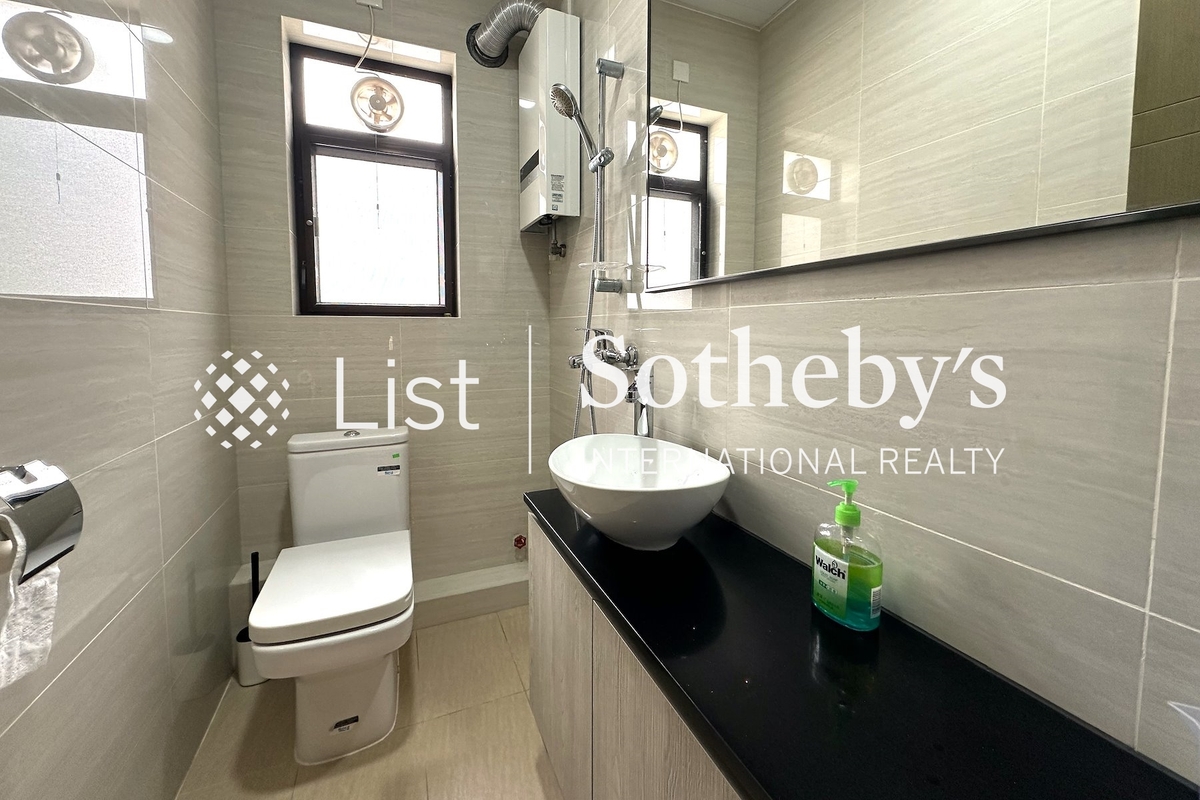 Laford Court 蘭馥園 | Guest Bathroom