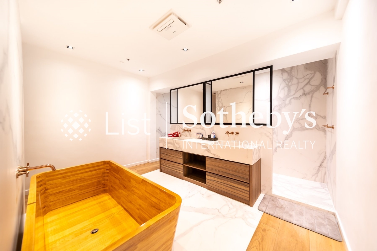 Yu Hing Mansion 余庆大厦 | Master Bathroom