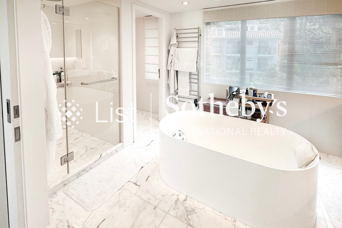 Ham Tin Kau Tsuen 鹹田舊村 | Master Bathroom