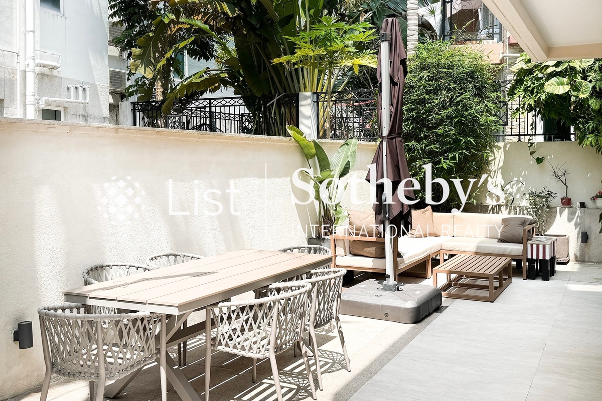 Ham Tin Kau Tsuen 鹹田舊村 | Private Garden off Living Room