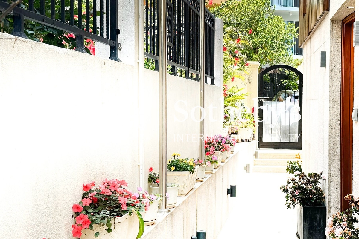 Ham Tin Kau Tsuen 鹹田舊村 | Private Garden off Living Room