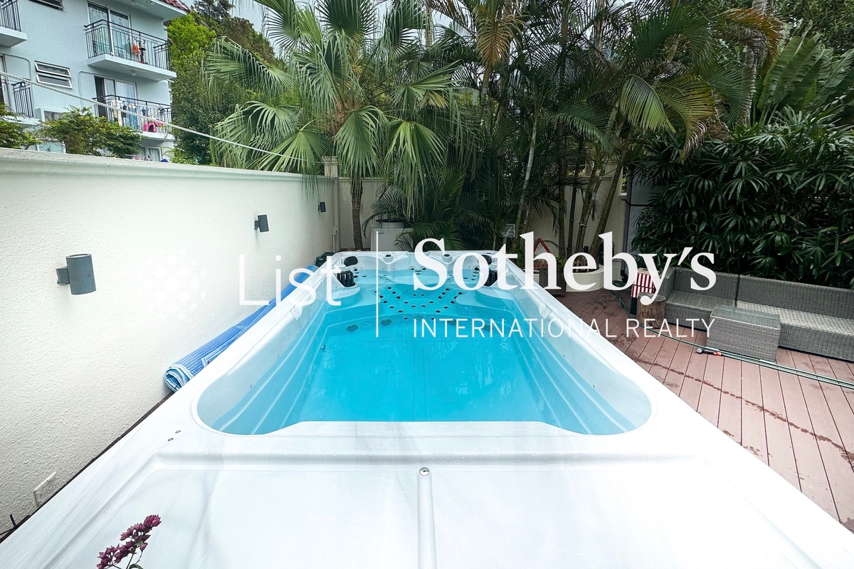 Ham Tin Kau Tsuen 鹹田舊村 | Pool