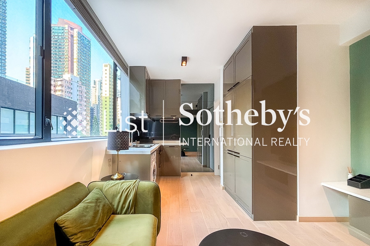 Hollywood Hill Hollywood Hill | Living and Dining Room