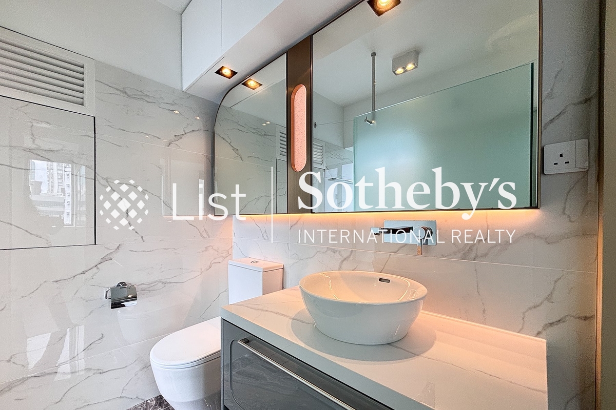 Hollywood Hill Hollywood Hill | Guest Bathroom