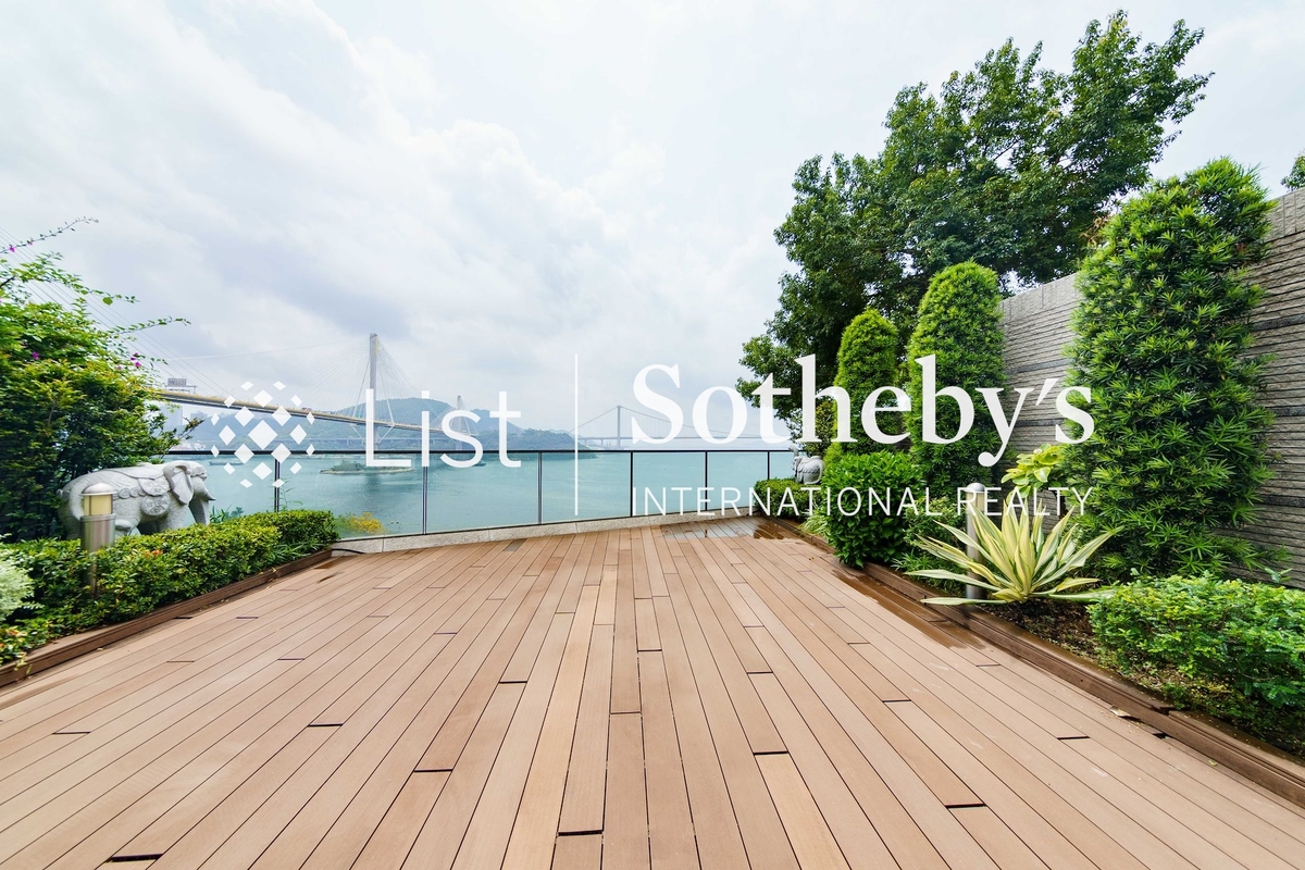 Deauville 星岸 | Private Terrace off Living and Dining Room