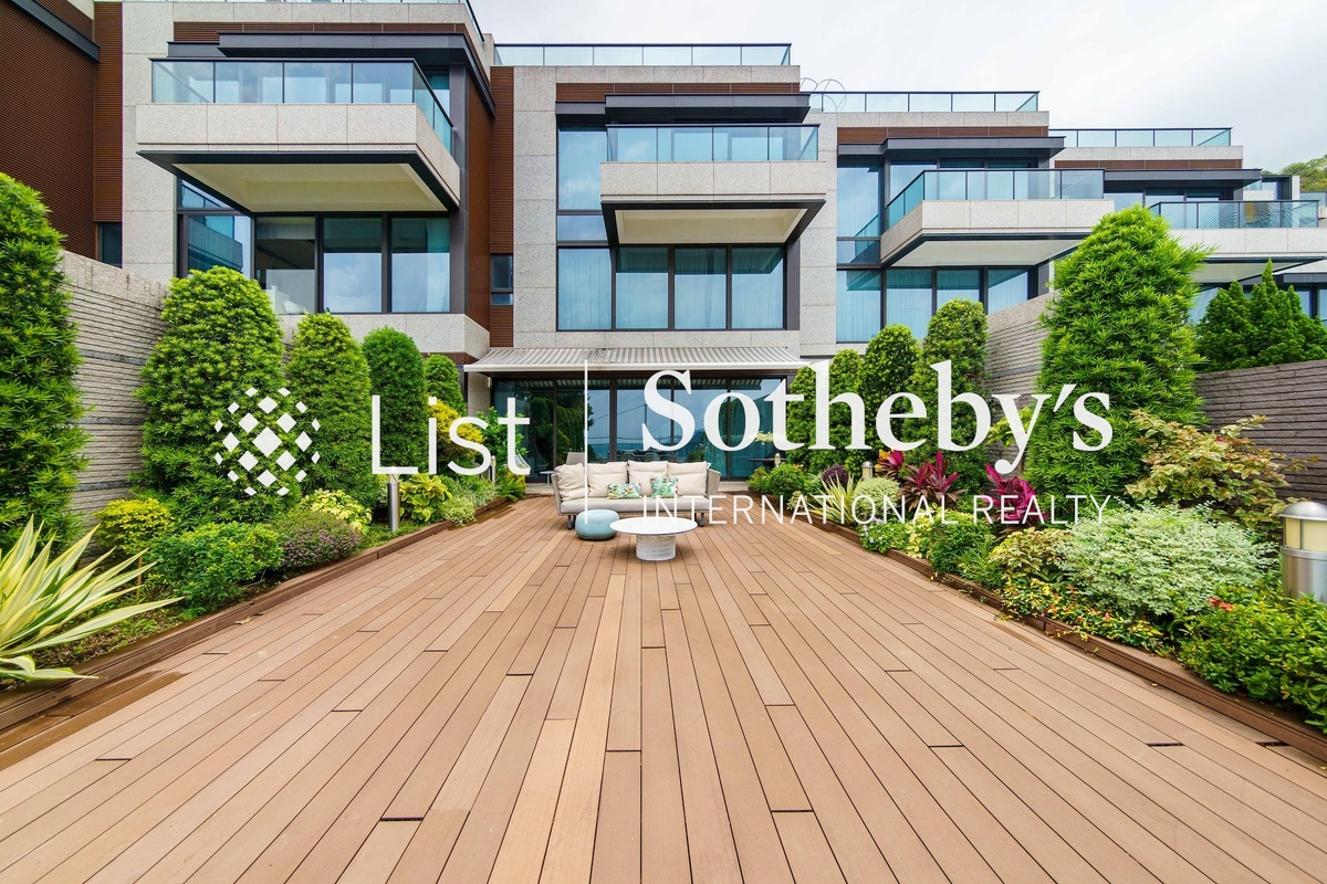 Deauville 星岸 | Private Terrace off Living and Dining Room