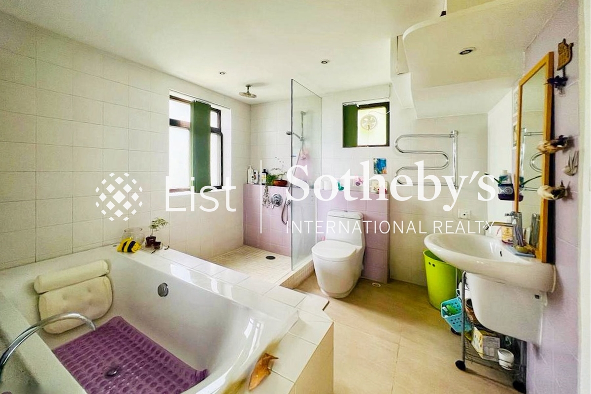 Pak Kok Kau Tsuen 北角舊村 | Master Bathroom