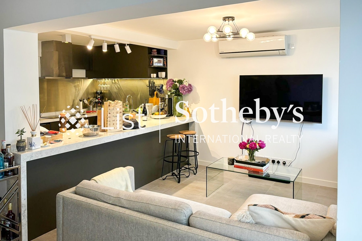 No. 5J Bowen Road 宝云道5J号 | Living and Dining Room